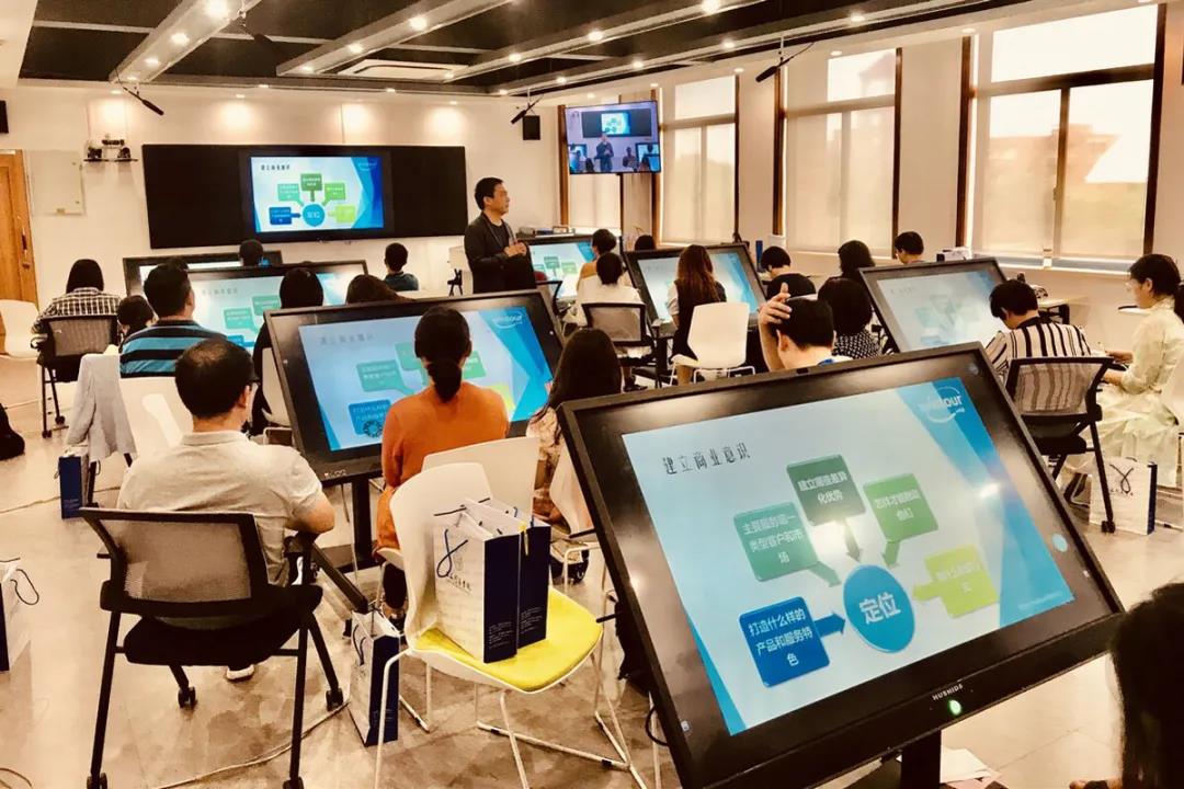 旅游管理系教師赴上海參加旅游及酒店數字化運營課程與實踐 提升教學服務質量