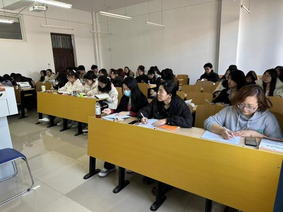 凝聚共識，精進教學 商務經濟學教研室新學期備戰合格評估集體磨課紀實